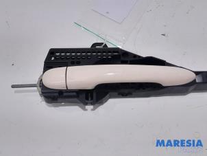 Begagnade Dörrhandtag, 4-dörrars, vänster bak Renault Captur (2R) 0.9 Energy TCE 12V Pris € 35,00 Marginaltabell erbjuds av Maresia Parts