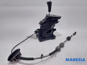 Gebruikte Versnellingspook Peugeot 3008 I (0U/HU) 1.6 16V THP 155 Prijs € 50,00 Margeregeling aangeboden door Maresia Parts