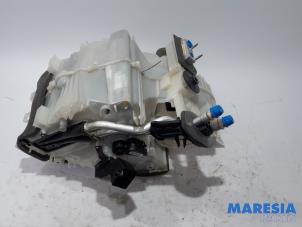 Gebruikte Kachelhuis Peugeot 208 I (CA/CC/CK/CL) 1.4 16V Prijs € 195,00 Margeregeling aangeboden door Maresia Parts