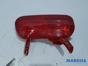 Begagnade Bakre dimljus Peugeot 5008 I (0A/0E) 1.6 THP 16V Pris € 72,60 Inklusive moms erbjuds av Maresia Parts