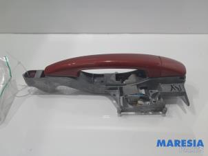Gebruikte Portiergreep 4Deurs rechts-voor Peugeot 208 I (CA/CC/CK/CL) 1.2 Vti 12V PureTech 82 Prijs € 17,50 Margeregeling aangeboden door Maresia Parts
