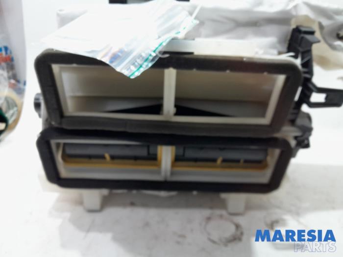 Värmarhus från en Citroën C4 Picasso (3D/3E) 1.6 16V THP 155 2013