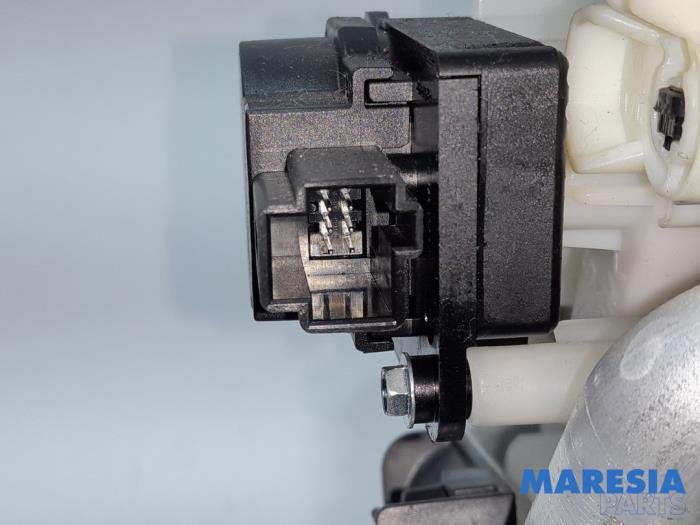 Värmarhus från en Citroën C4 Picasso (3D/3E) 1.6 16V THP 155 2013