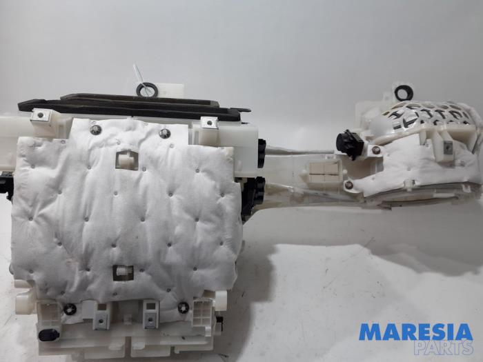 Värmarhus från en Citroën C4 Picasso (3D/3E) 1.6 16V THP 155 2013