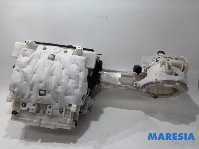 Värmarhus från en Citroën C4 Picasso (3D/3E) 1.6 16V THP 155 2013