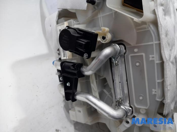 Värmarhus från en Citroën C4 Picasso (3D/3E) 1.6 16V THP 155 2013