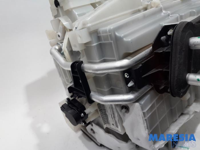 Värmarhus från en Citroën C4 Picasso (3D/3E) 1.6 16V THP 155 2013