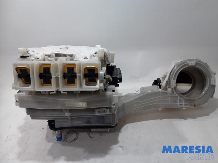 Värmarhus från en Citroën C4 Picasso (3D/3E) 1.6 16V THP 155 2013