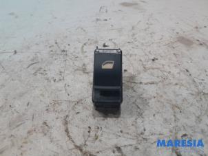 Begagnade Brytare, eldrivna fönster Citroen DS4 (NX) 1.6 16V VTi 120 Pris € 10,00 Marginaltabell erbjuds av Maresia Parts