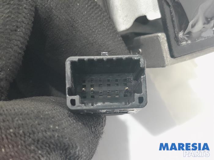 Backspegel från en Renault Captur (2R) 1.2 TCE 16V EDC 2018