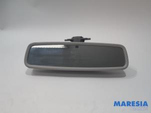 Gebruikte Binnenspiegel Renault Captur (2R) 1.2 TCE 16V EDC Prijs € 40,00 Margeregeling aangeboden door Maresia Parts