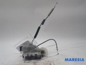 Begagnade Dörrlåsmekanism, 4-dörrars, vänster fram Opel Corsa F (UB/UH/UP) Electric, Corsa-e 50kWh Pris € 42,35 Inklusive moms erbjuds av Maresia Parts