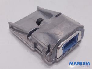 Begagnade Framåtriktad kamera Peugeot 2008 (UD/UK/UR/US/UX) e-2008 50 kWh Pris € 193,60 Inklusive moms erbjuds av Maresia Parts