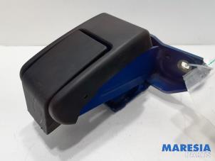 Begagnade Gångjärn, baklucka Peugeot Expert (G9) 2.0 HDi 120 Pris € 60,50 Inklusive moms erbjuds av Maresia Parts