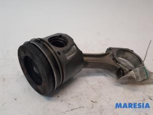 Używane Korbowód Peugeot 508 (8D) 2.0 Hybrid4 16V Cena € 100,00 Procedura marży oferowane przez Maresia Parts