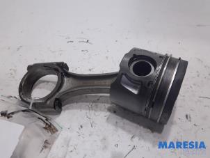 Używane Korbowód Peugeot 508 (8D) 2.0 Hybrid4 16V Cena € 100,00 Procedura marży oferowane przez Maresia Parts