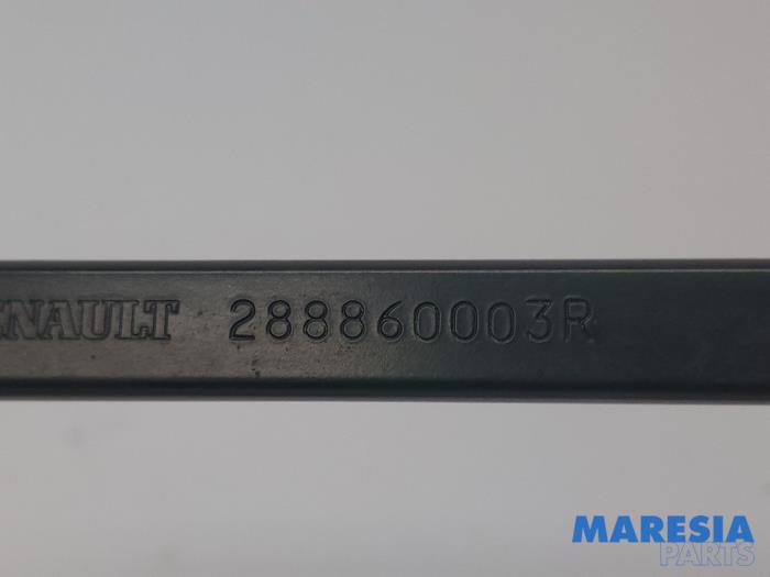 Främre torkararm från en Renault Scénic III (JZ) 2.0 16V CVT 2009