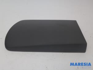 Gebruikte Armleuning Peugeot 3008 I (0U/HU) 1.6 16V THP 155 Prijs € 50,00 Margeregeling aangeboden door Maresia Parts