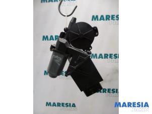 Begagnade Fönstermekanism, 4-dörrars, höger fram Renault Vel Satis (BJ) 3.0 dCi V6 24V Pris € 75,00 Marginaltabell erbjuds av Maresia Parts