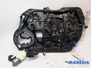 Używane Mechanizm szyby prawej przedniej wersja 4-drzwiowa Alfa Romeo Giulia (952) 2.0 T 16V Veloce Q4 Cena € 100,00 Procedura marży oferowane przez Maresia Parts