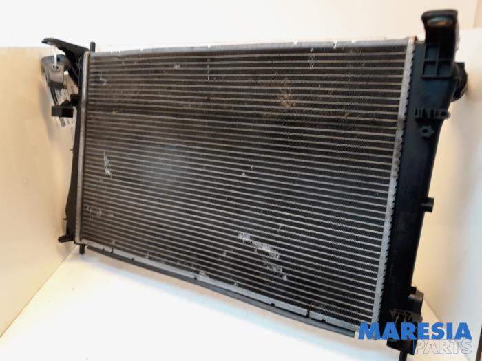 Radiateur van een Fiat Punto III (199) 0.9 TwinAir Turbo 100 2015