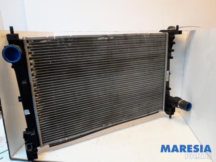 Radiateur van een Fiat Punto III (199) 0.9 TwinAir Turbo 100 2015