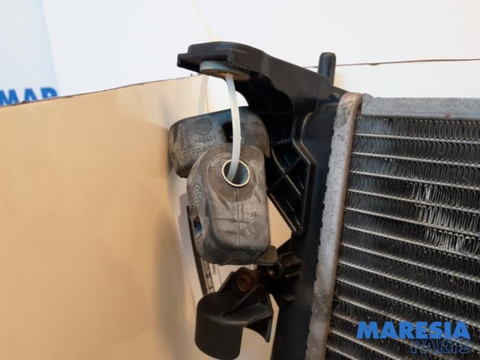 Radiateur van een Fiat Punto III (199) 0.9 TwinAir Turbo 100 2015