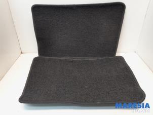 Gebruikte Matten Set Renault Twingo II (CN) 1.2 16V Prijs € 20,00 Margeregeling aangeboden door Maresia Parts