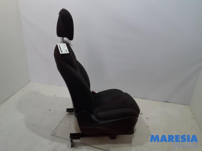 Säte, höger från en Lancia Ypsilon (312) 0.9 TwinAir 85 2012