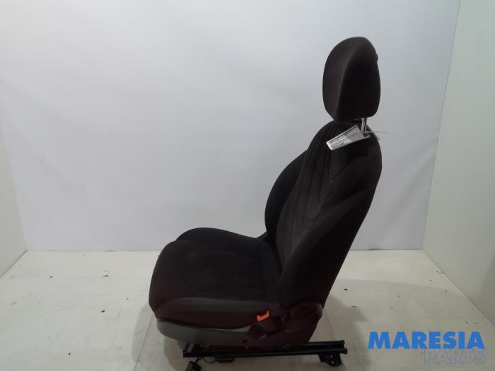 Säte, höger från en Lancia Ypsilon (312) 0.9 TwinAir 85 2012