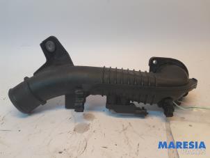 Gebruikte Aanzuigslang Lucht Fiat Punto III (199) 0.9 TwinAir Turbo 100 Prijs € 25,00 Margeregeling aangeboden door Maresia Parts