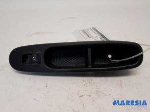 Begagnade Brytare, eldrivna fönster Lancia Ypsilon (312) 0.9 TwinAir 85 Pris € 20,00 Marginaltabell erbjuds av Maresia Parts