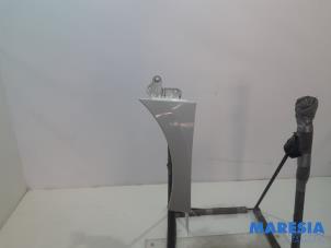 Używane Ekran lewy przód Peugeot RCZ (4J) 2.0 HDi 16V FAP Cena € 95,00 Procedura marży oferowane przez Maresia Parts