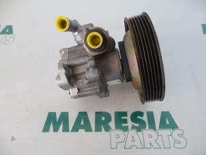 Begagnade Servostyrningspump Alfa Romeo 146 (930B) 1.8 Twin Spark 16V Pris € 50,00 Marginaltabell erbjuds av Maresia Parts