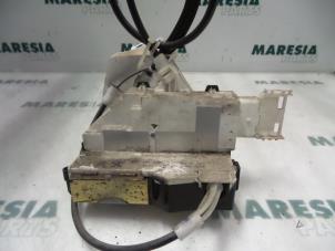 Gebruikte Deurslot Mechaniek 4Deurs rechts-voor Peugeot 407 (6D) 1.8 16V Prijs € 25,00 Margeregeling aangeboden door Maresia Parts