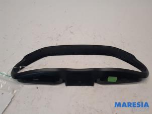 Gebruikte Dashboard deel Peugeot 2008 (CU) 1.2 Vti 12V PureTech 82 Prijs € 25,00 Margeregeling aangeboden door Maresia Parts