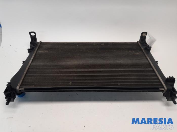 Radiateur van een Fiat Punto III (199) 1.3 JTD Multijet 85 16V 2013