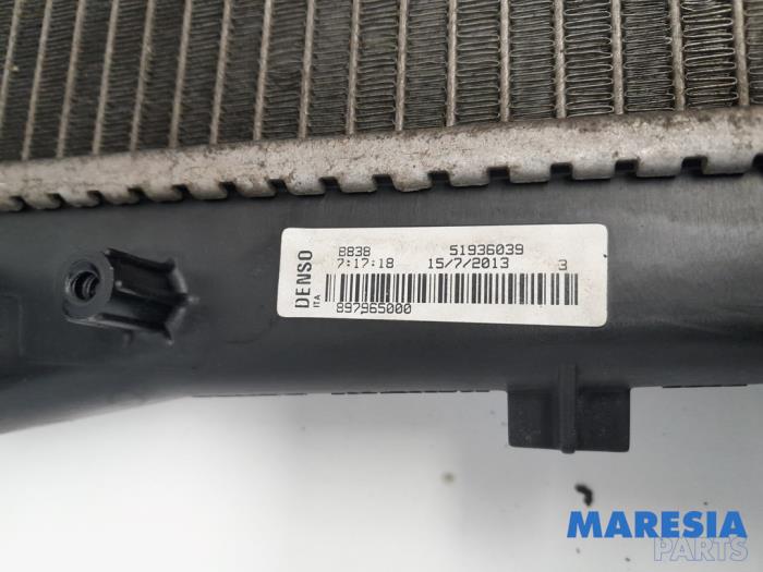 Radiateur van een Fiat Punto III (199) 1.3 JTD Multijet 85 16V 2013
