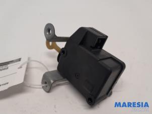 Begagnade Låsmekanism, baklucka Citroen C1 1.0 12V Pris € 20,00 Marginaltabell erbjuds av Maresia Parts