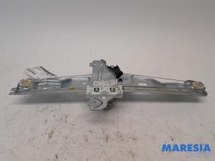 Begagnade Fönstermekanism för bakre dörr, 4-dörrars, höger Renault Kadjar (RFEH) 1.6 TCE 165 Pris € 105,00 Marginaltabell erbjuds av Maresia Parts