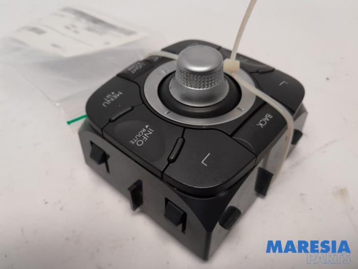 Kontrollenhet, multimedia från en Renault Grand Scénic III (JZ) 2.0 16V CVT 2009