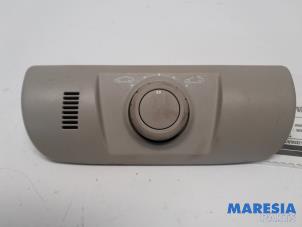 Begagnade Brytare, soltak Renault Grand Scénic III (JZ) 2.0 16V CVT Pris € 35,00 Marginaltabell erbjuds av Maresia Parts