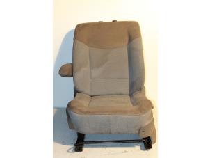 Gebruikte Voorstoel links Renault Espace (JK) 2.2 dCi 16V Prijs € 105,00 Margeregeling aangeboden door Maresia Parts