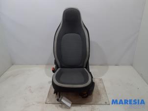 Gebruikte Stoel links Renault Twingo III (AH) 1.0 SCe 70 12V Prijs € 124,95 Margeregeling aangeboden door Maresia Parts