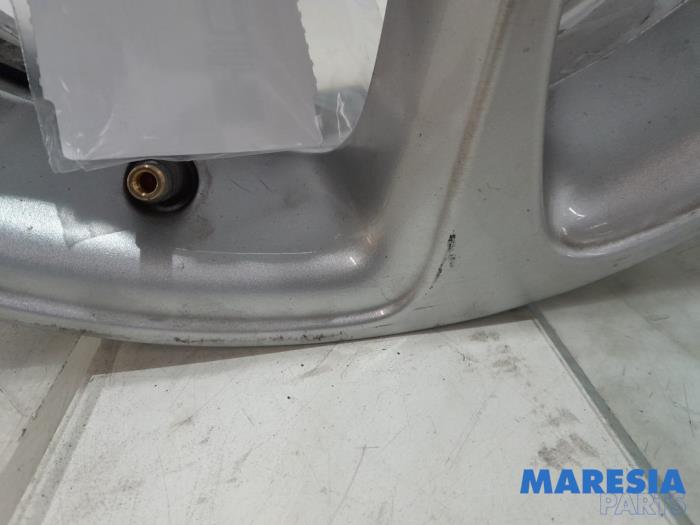 Hjul från en Renault Twingo III (AH) 1.0 SCe 70 12V 2014