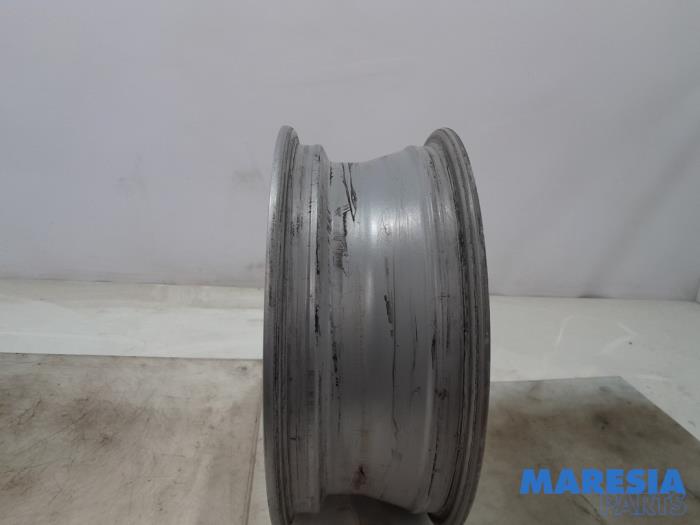 Hjul från en Renault Twingo III (AH) 1.0 SCe 70 12V 2014