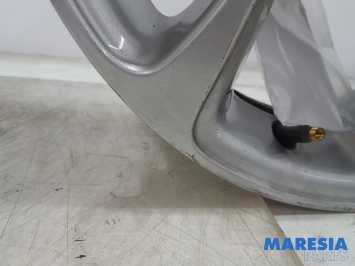 Hjul från en Renault Twingo III (AH) 1.0 SCe 70 12V 2014