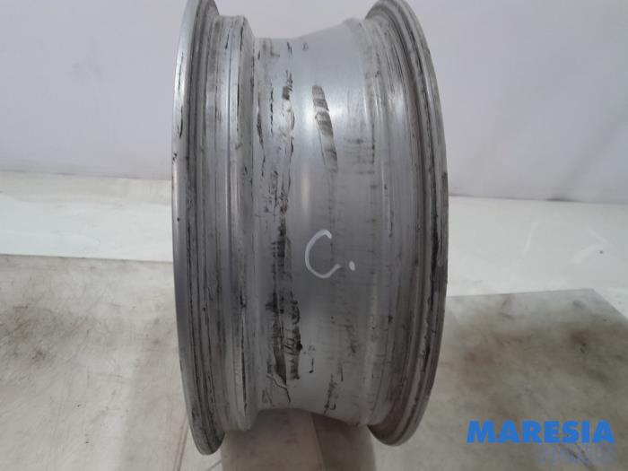 Hjul från en Renault Twingo III (AH) 1.0 SCe 70 12V 2014