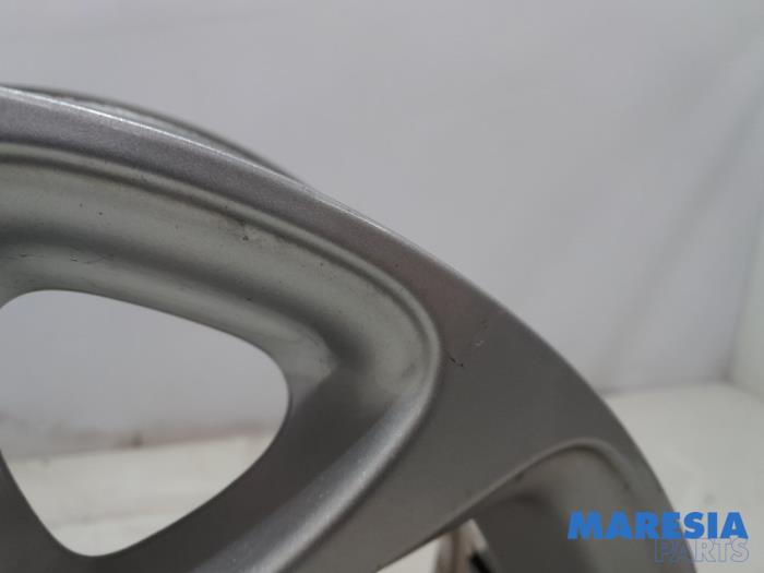 Hjul från en Renault Twingo III (AH) 1.0 SCe 70 12V 2014