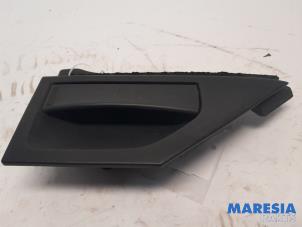 Gebruikte Deurgreep 4Deurs links-achter Renault Twingo III (AH) 1.0 SCe 70 12V Prijs € 24,95 Margeregeling aangeboden door Maresia Parts